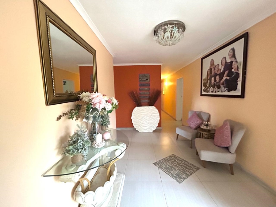 5 Bedroom Property for Sale in Beacon Bay Eastern Cape